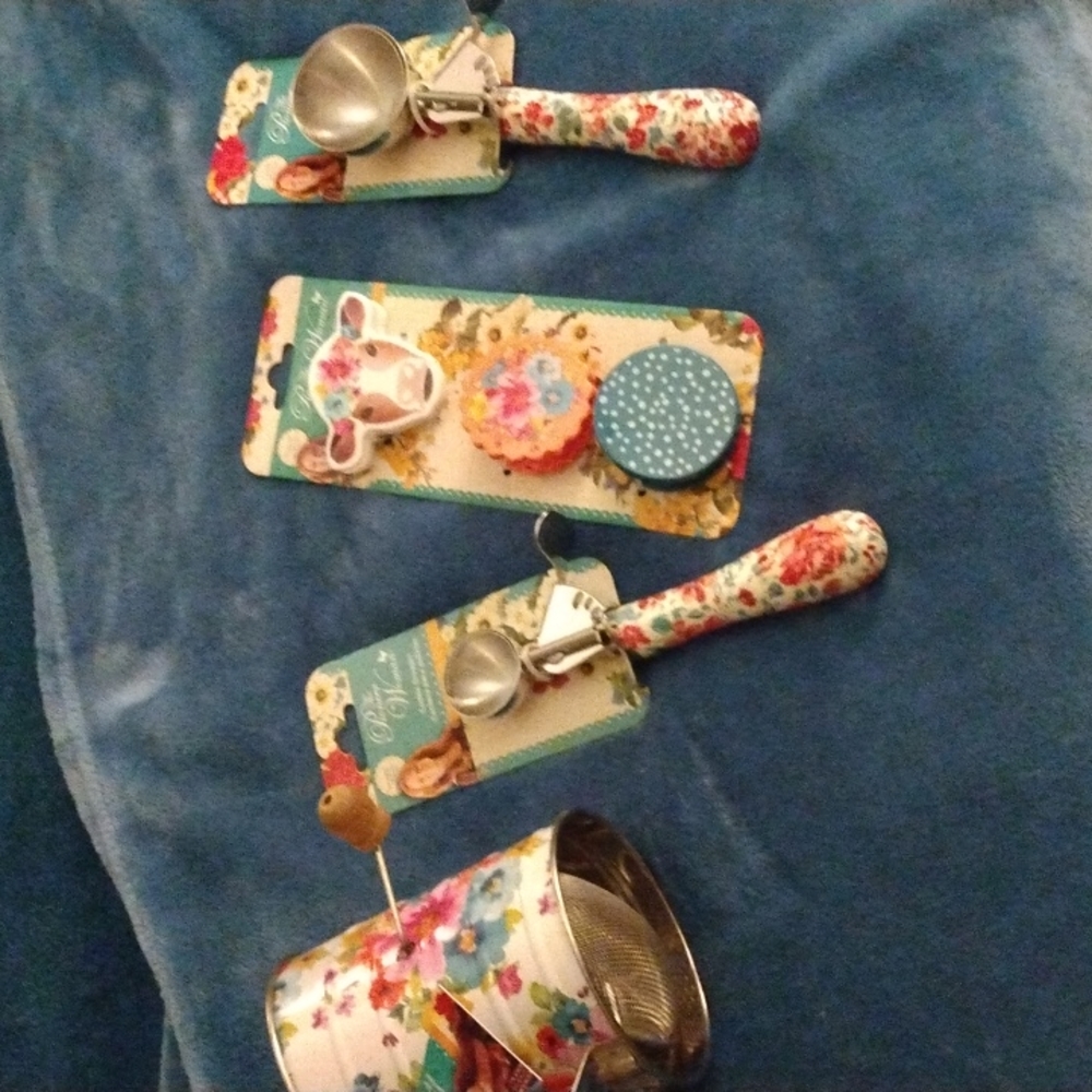 Pioneer woman kitchen set